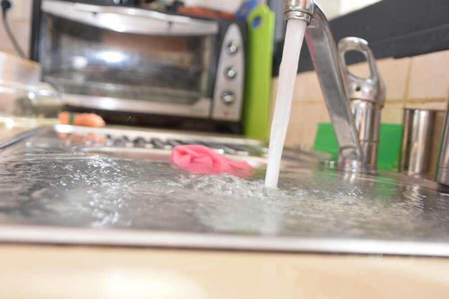 Sink overflowing due to clogged drain ... call Pink Flamingo Plumbing for drain cleaning.